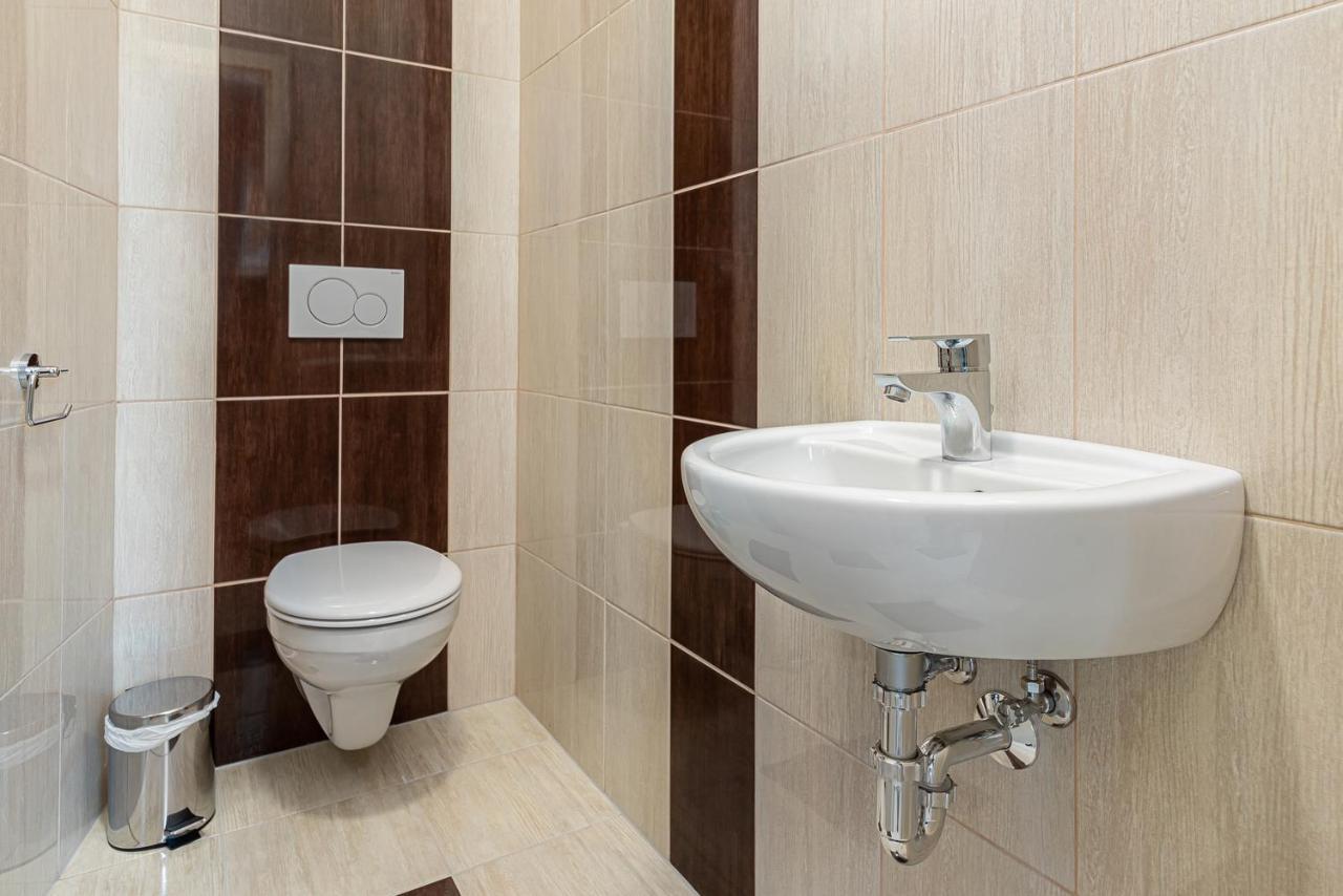 Herics Apartman Тихань Экстерьер фото